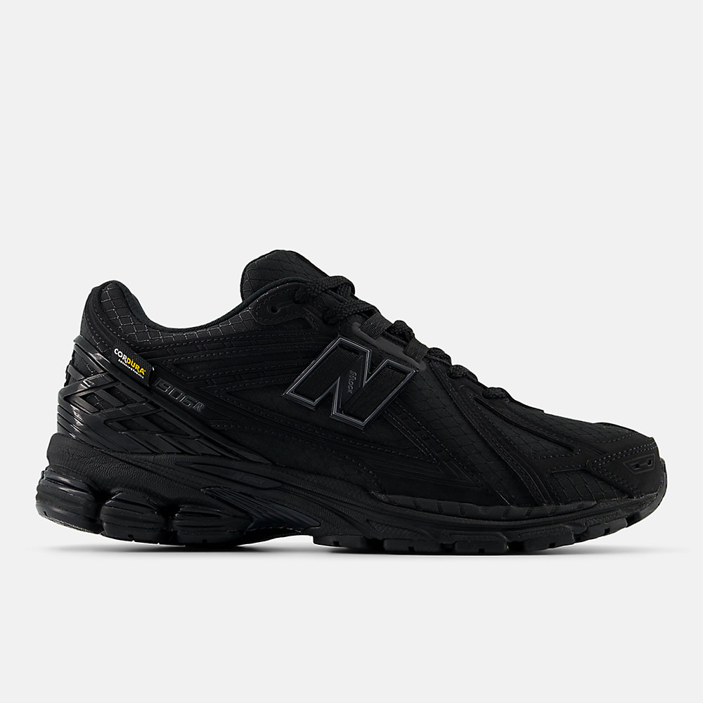 New Balance 1906R Shoes Black with Magnet